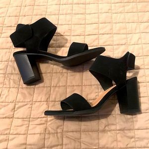 Soda Chunky Heel Sandals NWOT